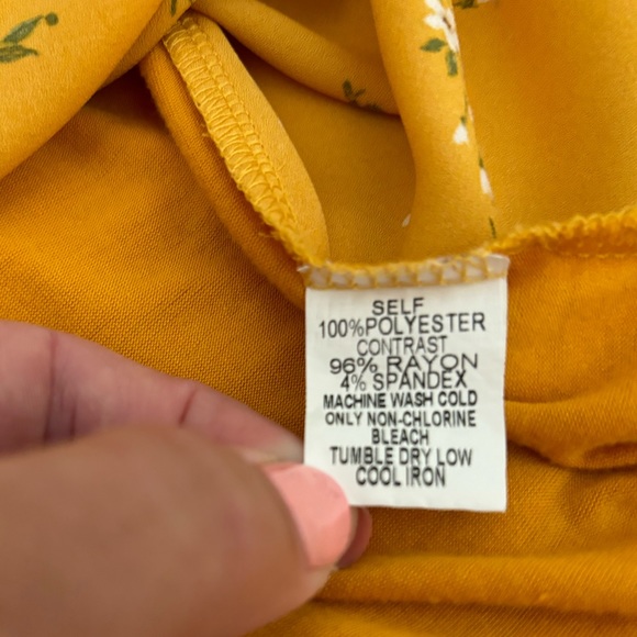 UEC PAPERMOON FLORAL BLOUSE SIZE MEDIUM! - Picture 7 of 9